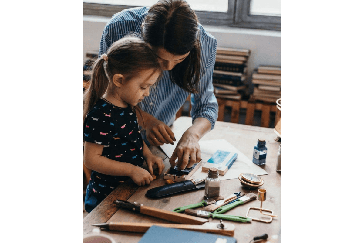 (H1) Những câu hỏi gợi mở giúp con chia sẻ nhiều hơn với cha mẹ.png