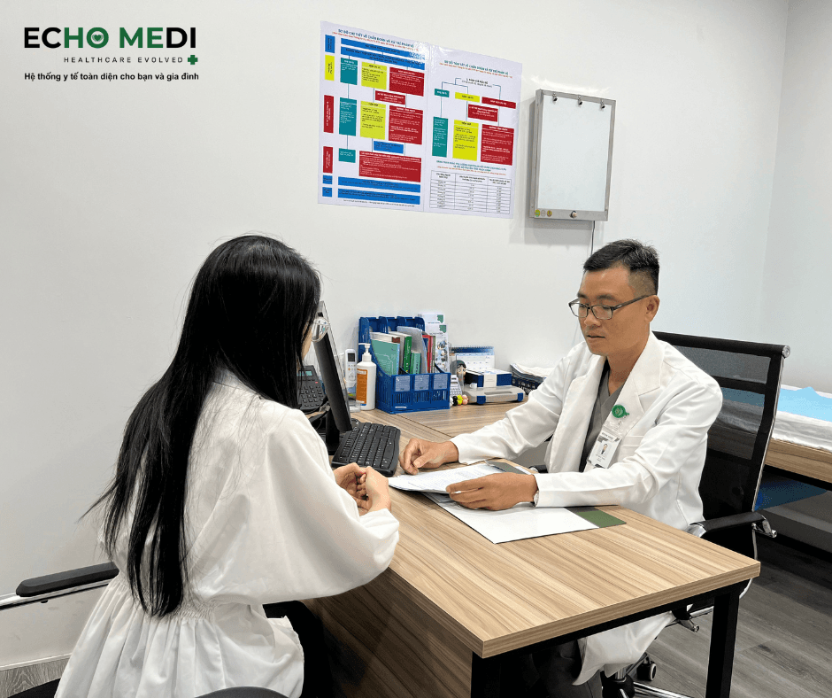 Hình 3 Giao tiếp giúp bác sĩ nắm bắt được tình trạng bệnh..png